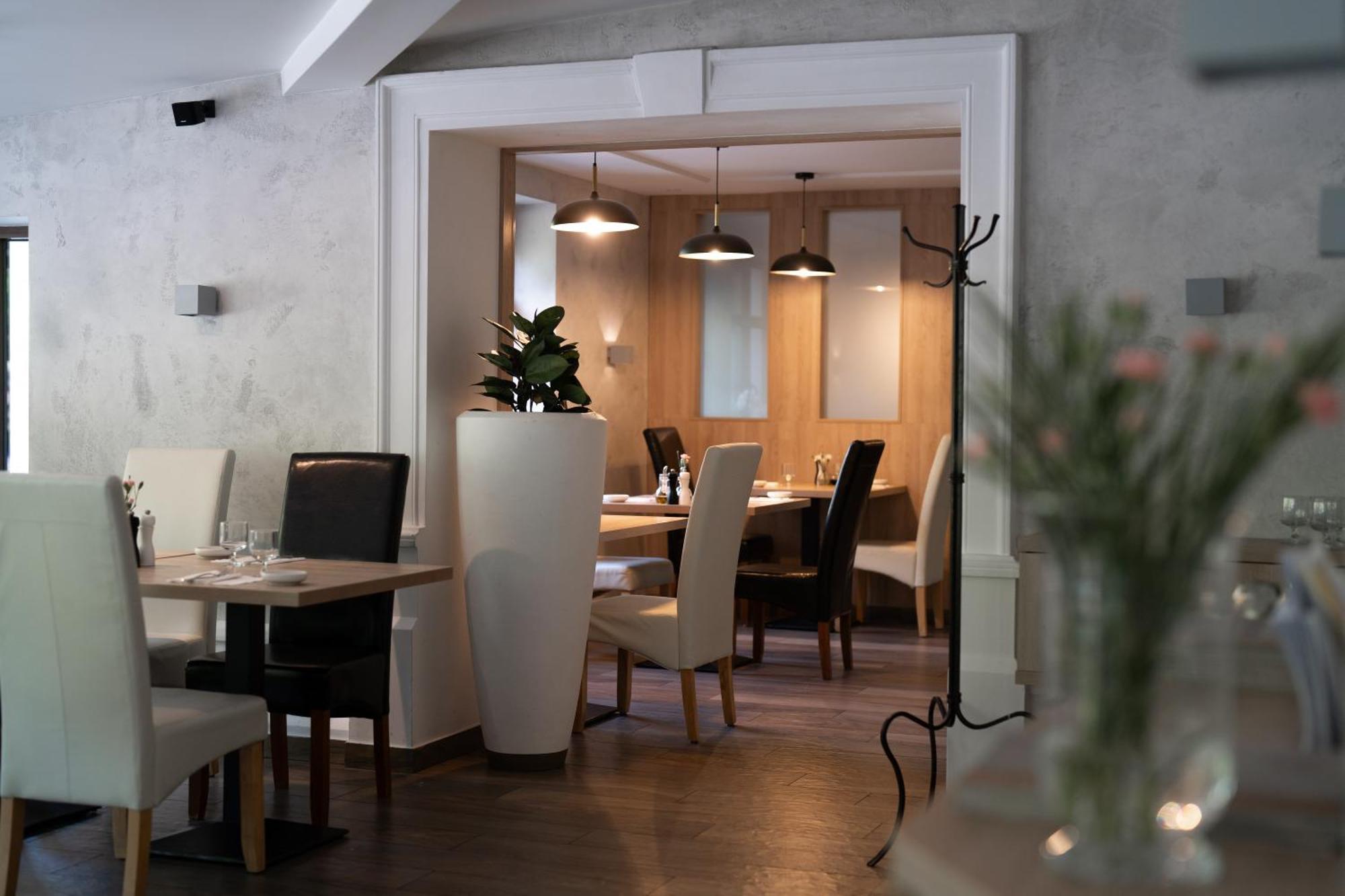 Penzion A Restaurace Bily Mlyn Liberec Dış mekan fotoğraf